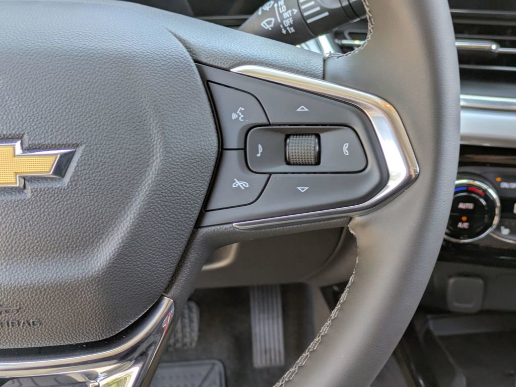2025 Chevrolet Trax LT photo 17