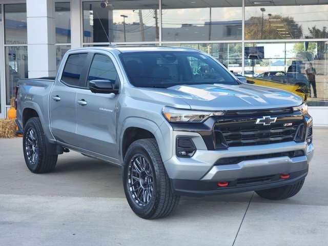 2025 Chevrolet Colorado Z71 photo 2