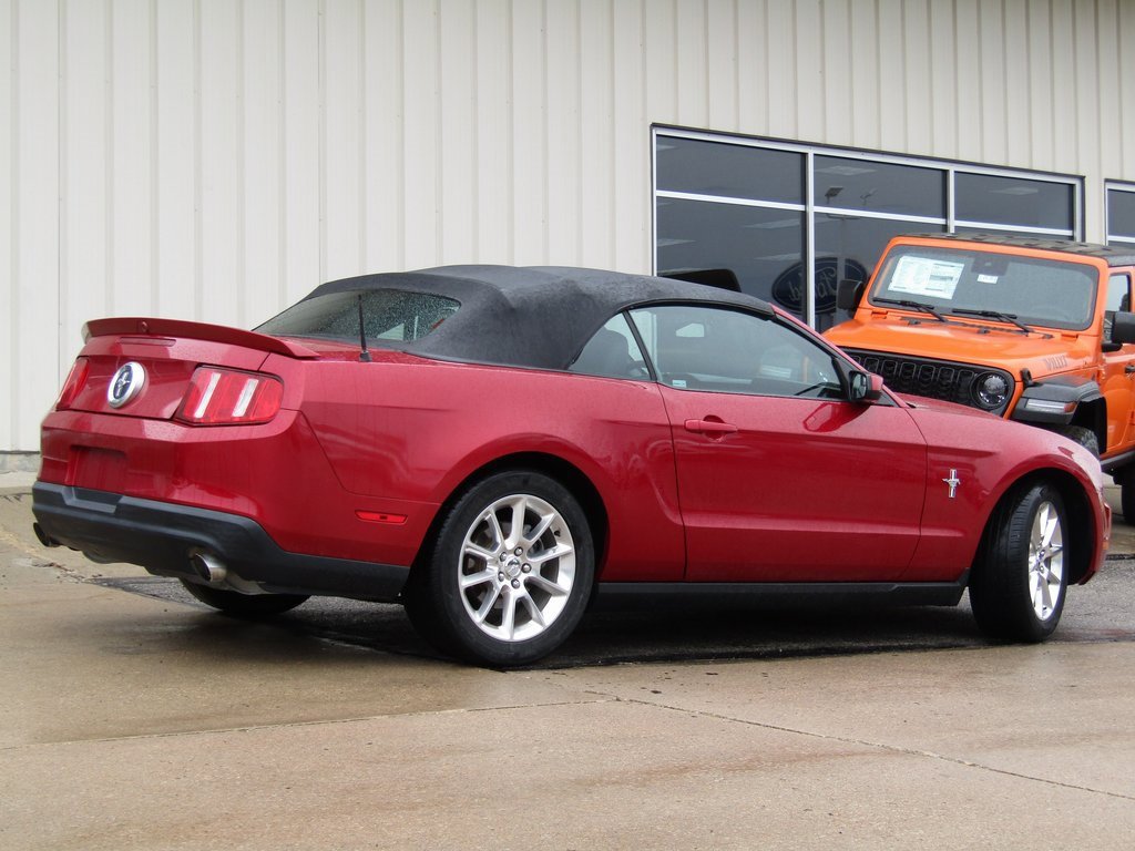 2011 Ford Mustang V6 Premium photo 3