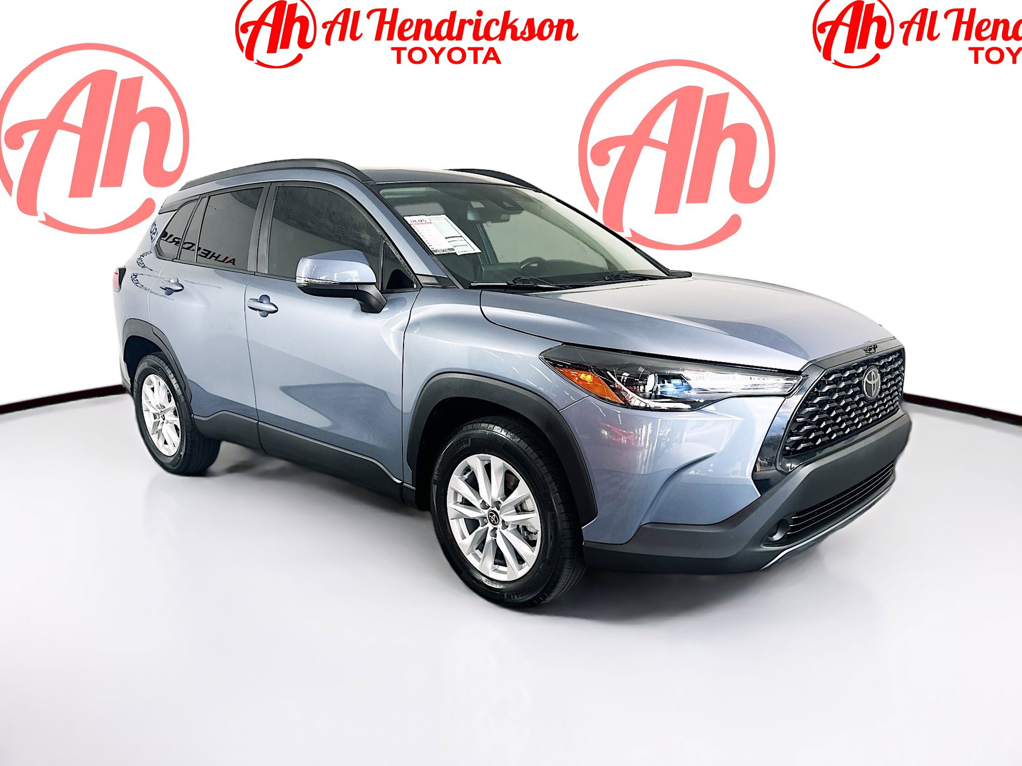 2022 Toyota Corolla Cross LE's photo