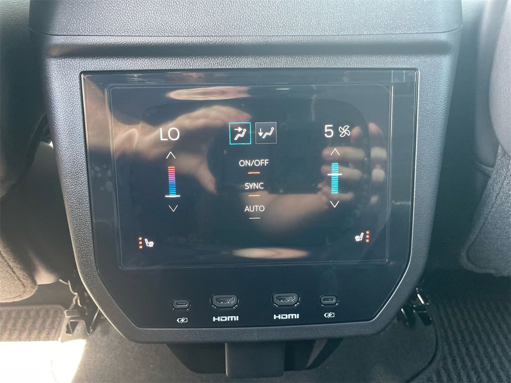 2025 Gmc Yukon Denali Ultimate photo 13