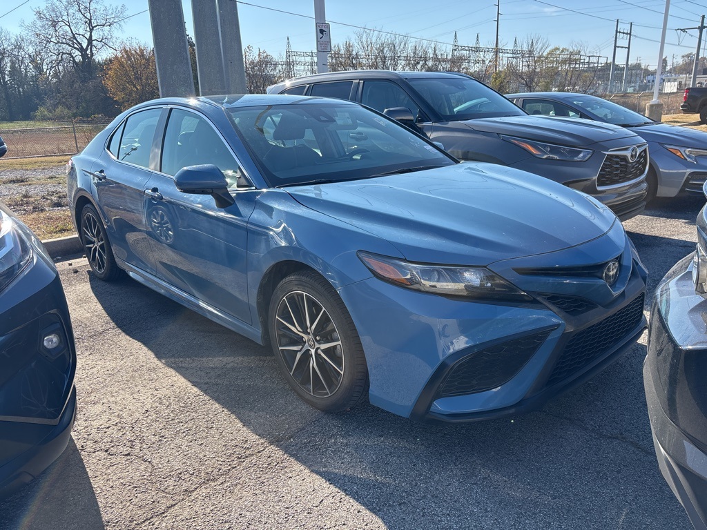 2024 Toyota Camry SE's photo