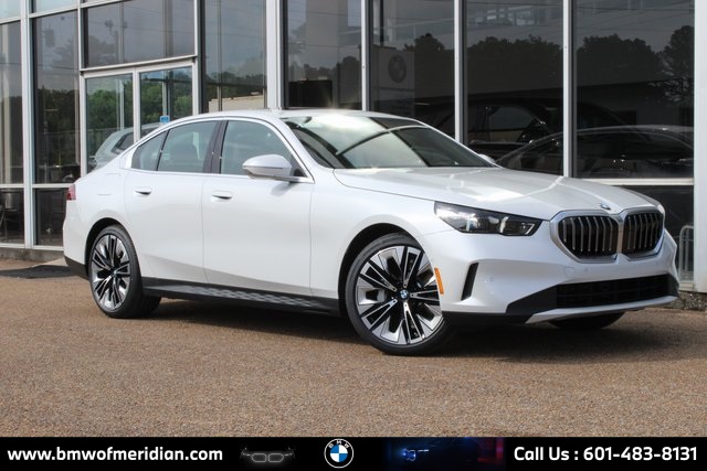 New 2026 White BMW 530i image 1