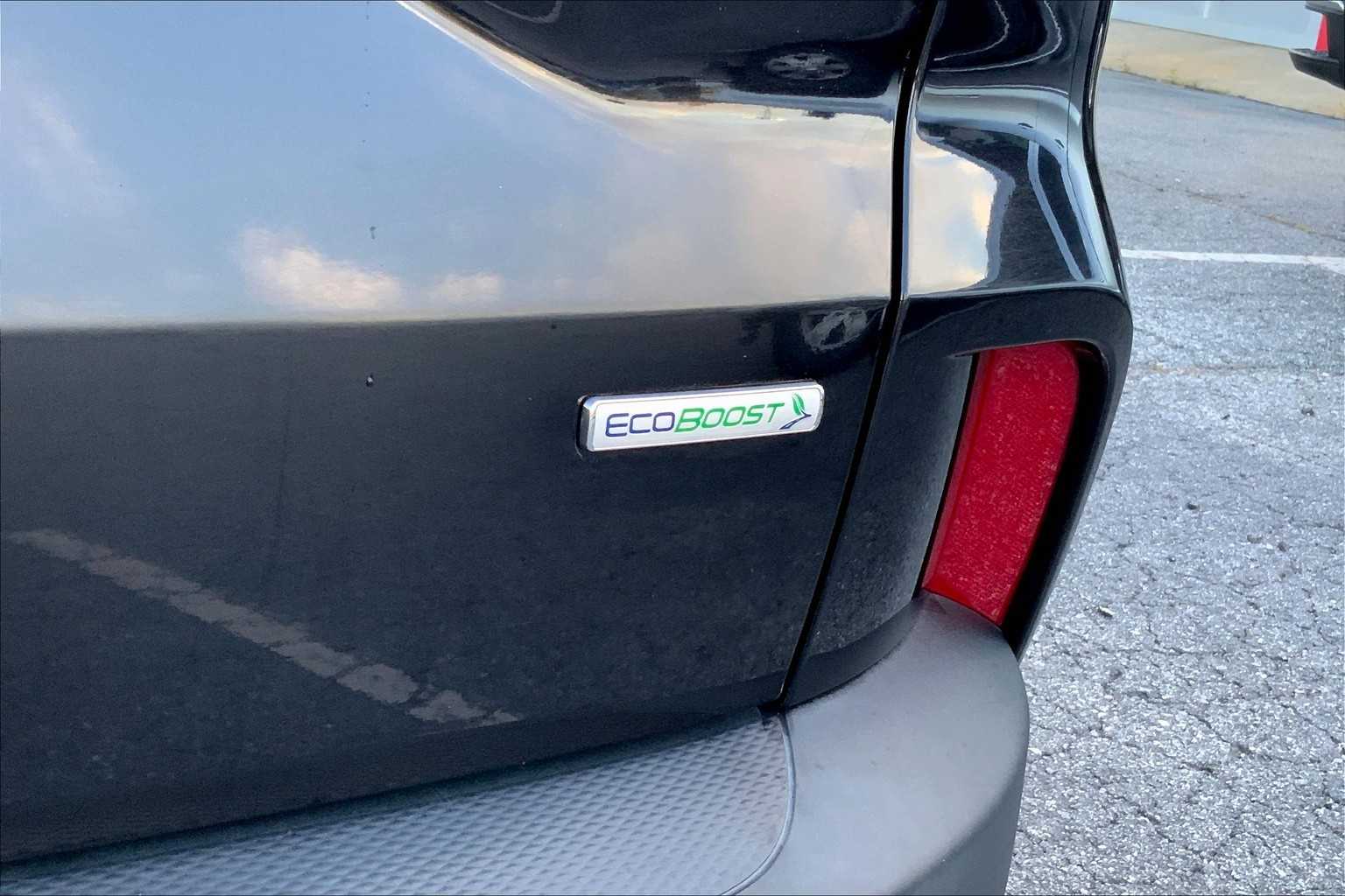 2020 Ford Escape SEL photo 9