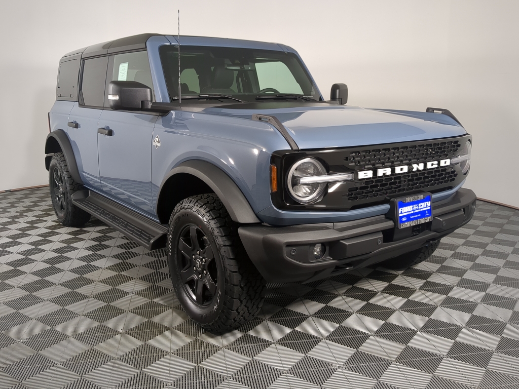 2025 Ford Bronco Outer Banks photo 2