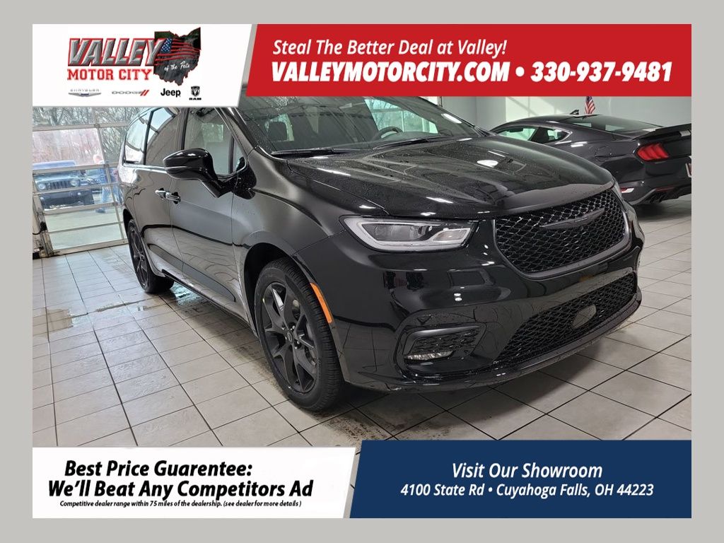 2026 Chrysler Pacifica Select's photo