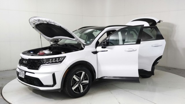 Used 2022 WHITE Kia S image 9