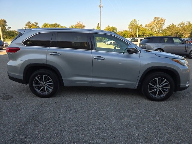 2017 Toyota Highlander XLE photo 4