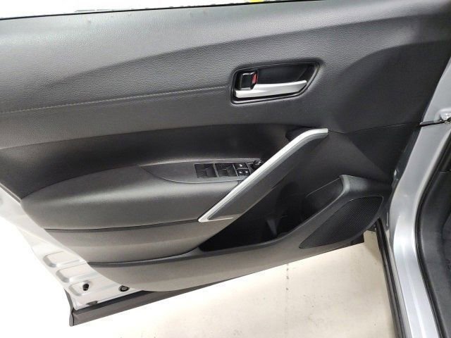 2023 Toyota Corolla Cross XLE photo 17