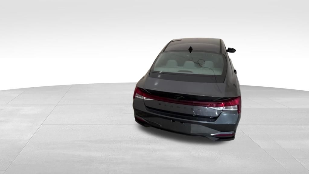 2021 Hyundai Elantra SEL photo 4