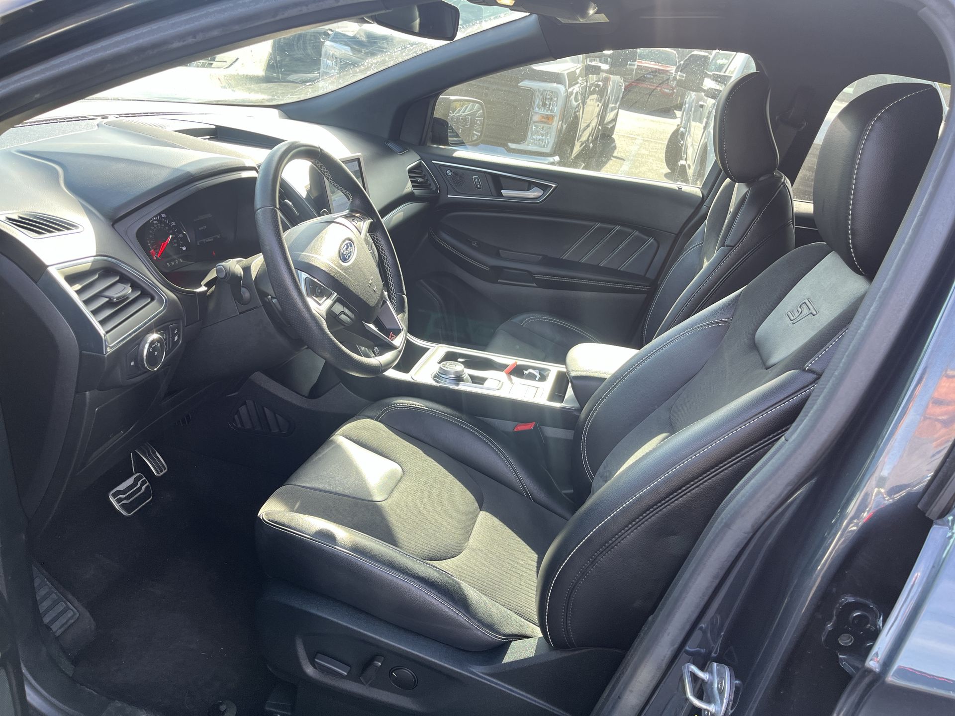 2022 Ford Edge ST photo 6
