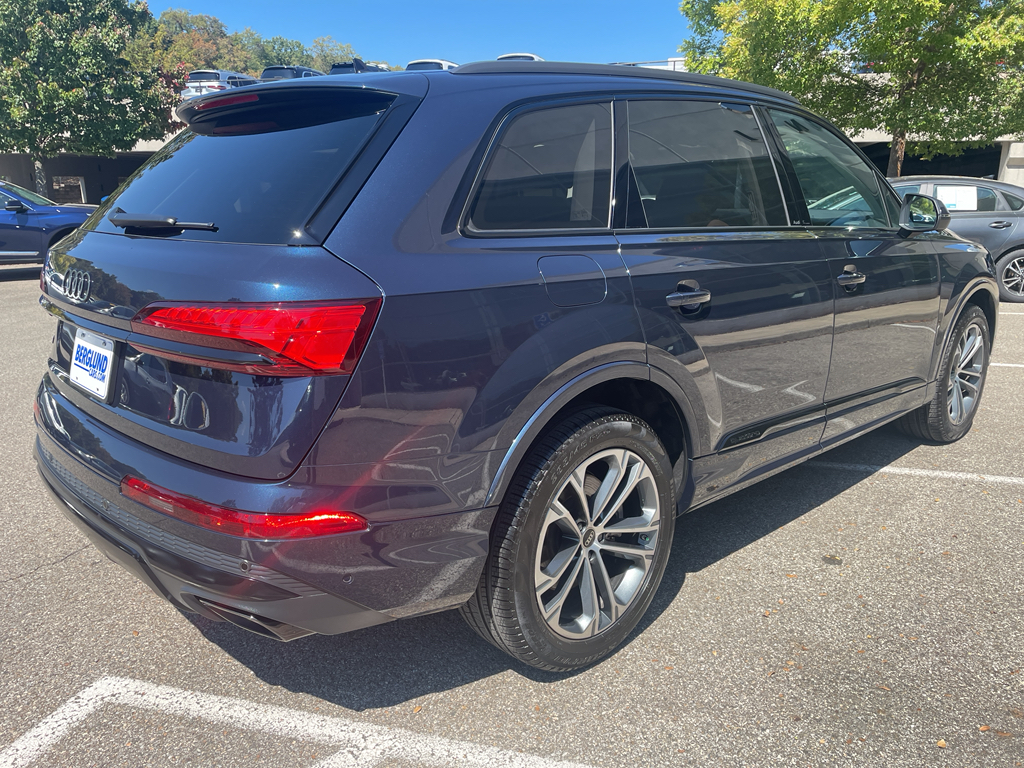 2025 Audi Q7 45 Premium Plus photo 2