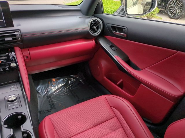 2024 Lexus IS 350 F SPORT photo 16