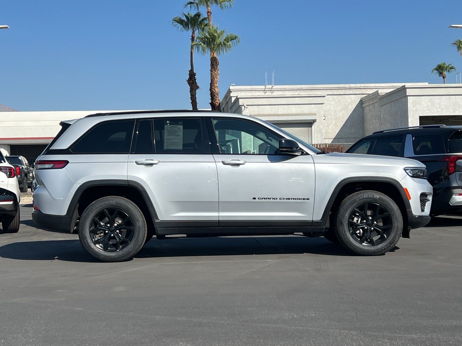 2024 Jeep Grand Cherokee Altitude X photo 2