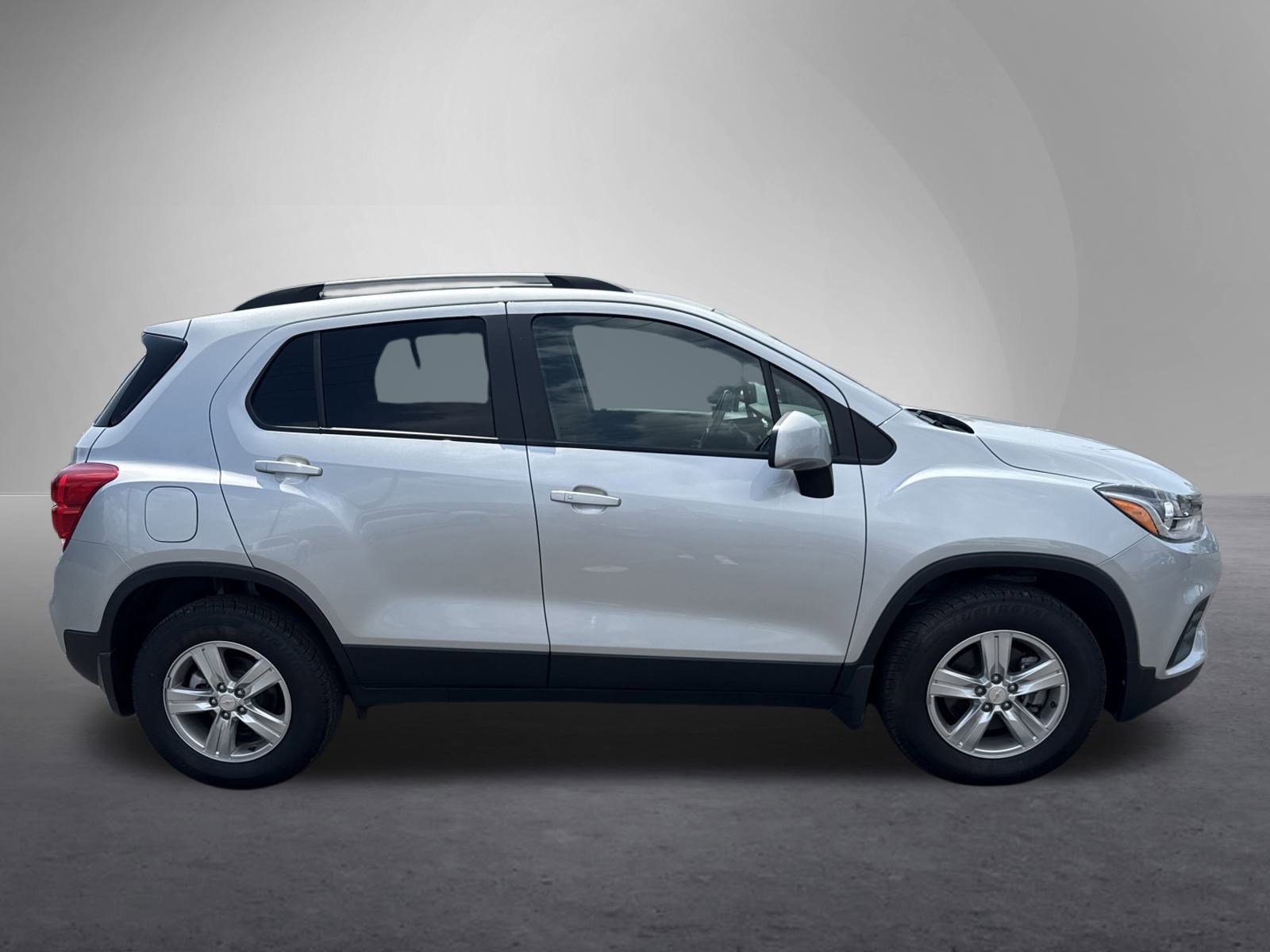 2022 Chevrolet Trax LT photo 2