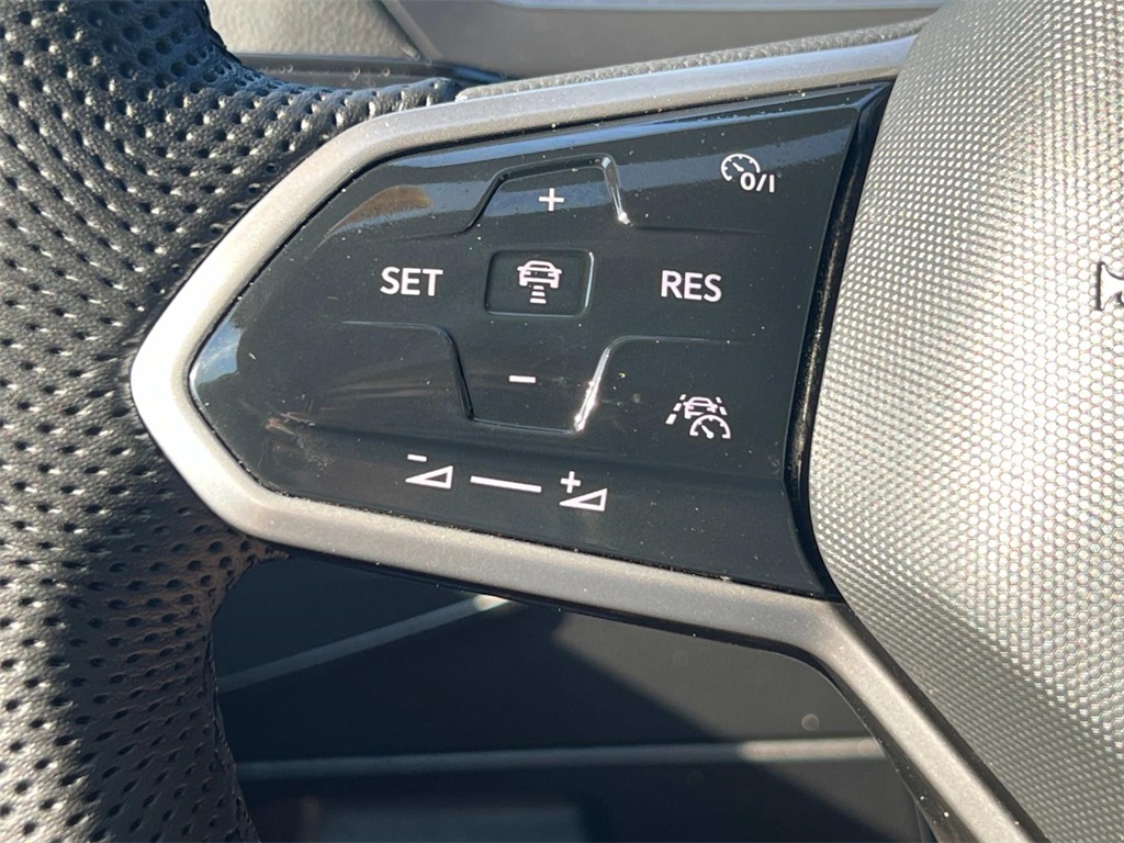 2022 Volkswagen Tiguan SE R-Line Black photo 24