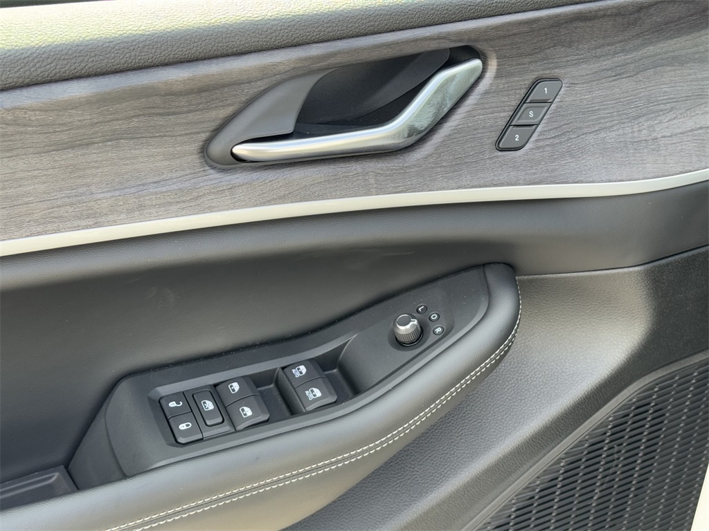 2025 Jeep Grand Cherokee Limited photo 12