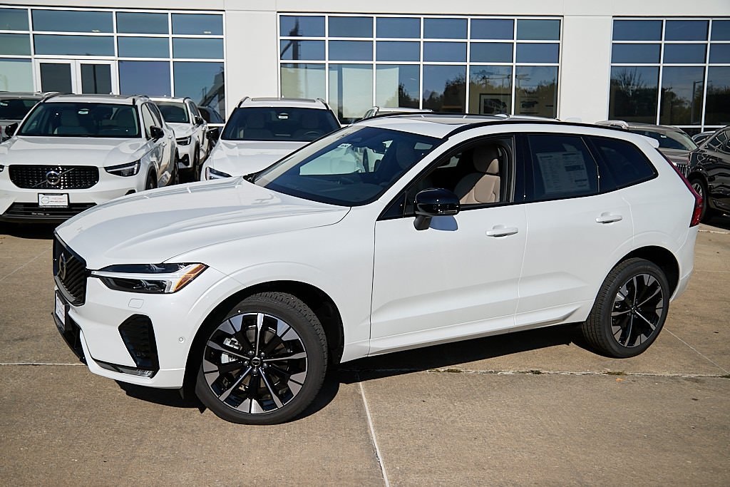 2026 VOLVO XC60 - Image 2