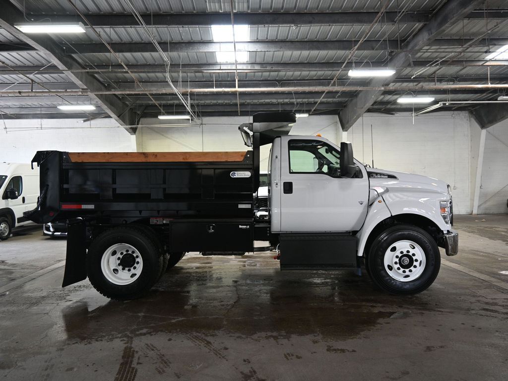 2025 Ford F-650 Base photo 3