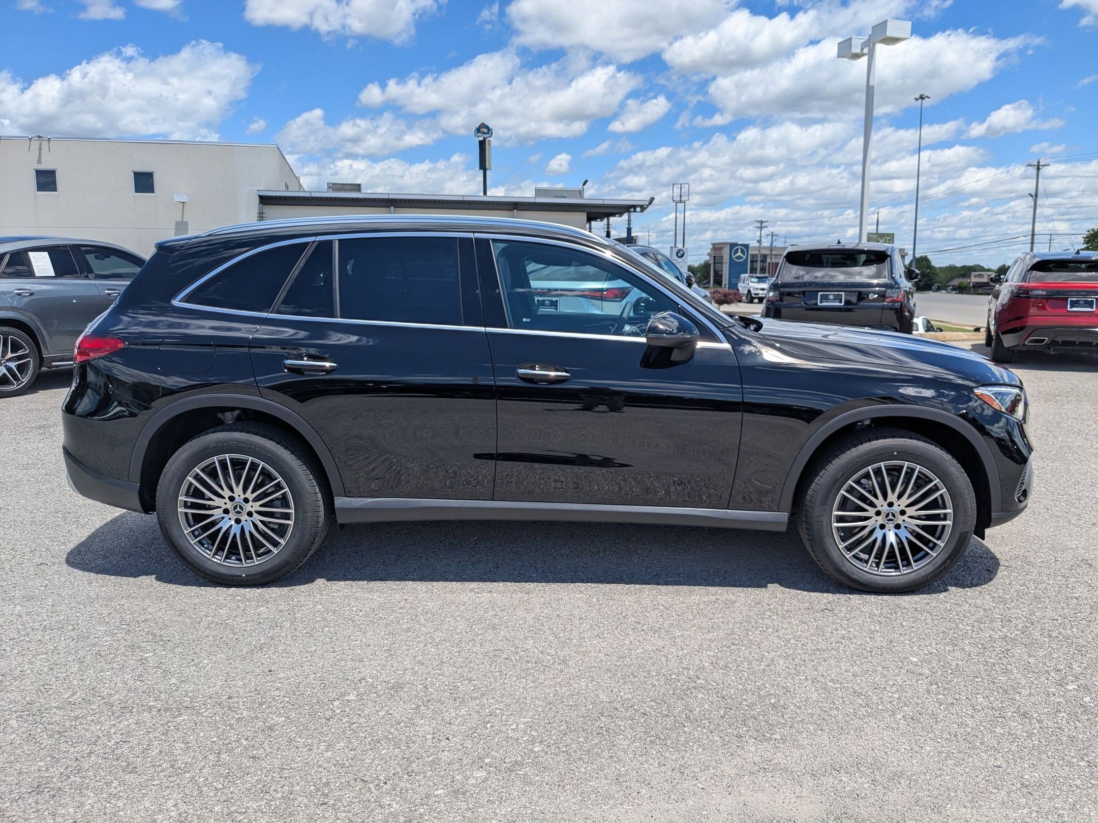 2025 Mercedes Benz GLC 300 4MATIC photo 3