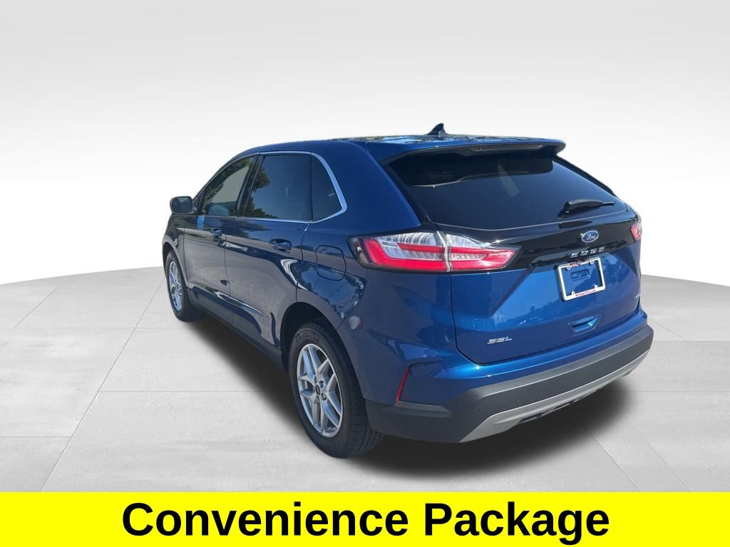 2022 Ford Edge SEL photo 2