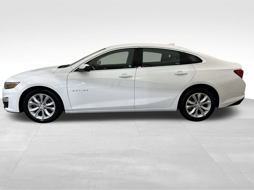 2023 Chevrolet Malibu 1LT photo 2