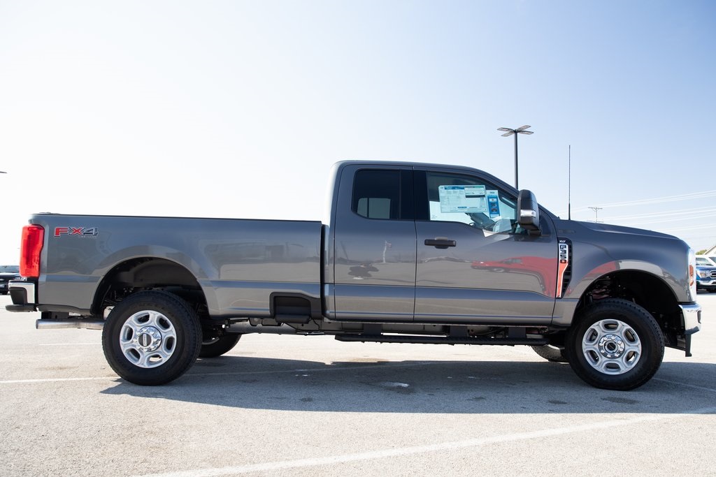 2025 Ford F-350 XLT photo 7