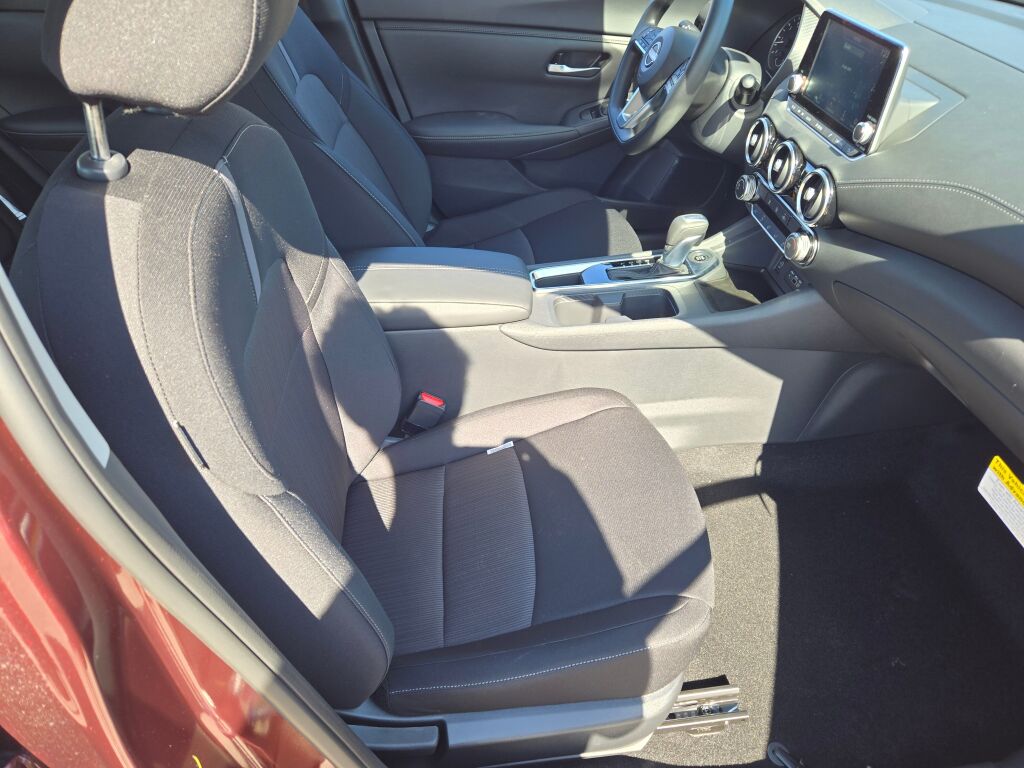2025 Nissan Sentra SV photo 4