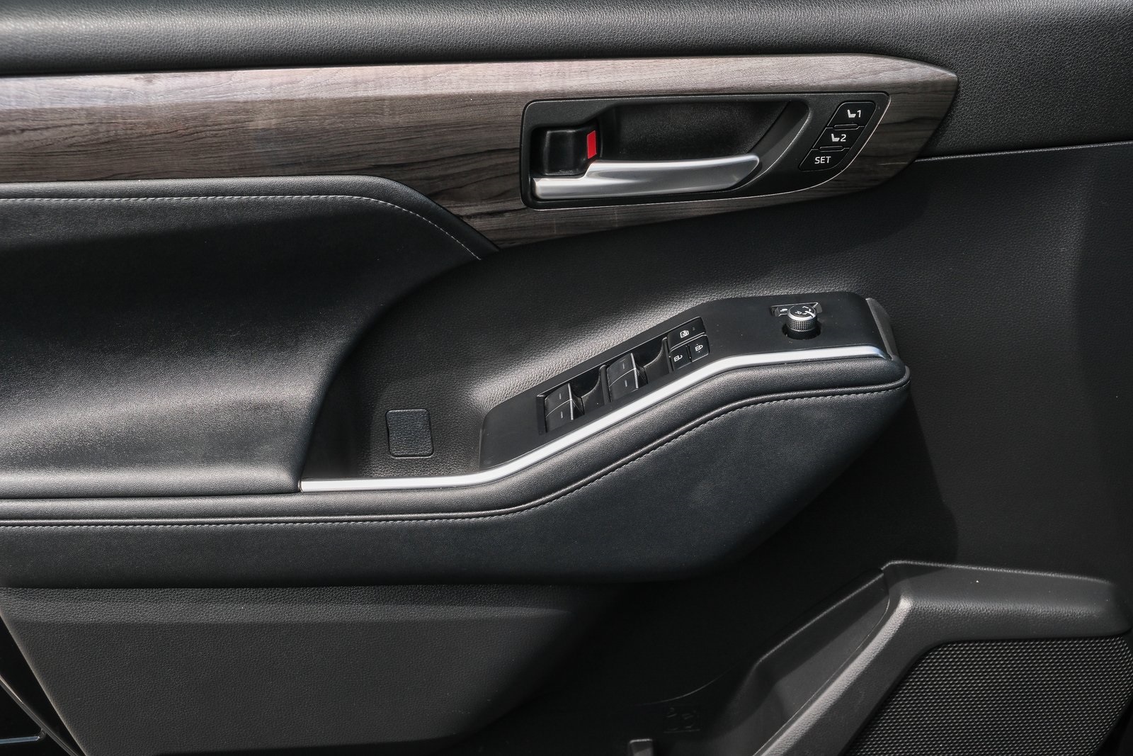 2023 Toyota Highlander Hybrid Platinum photo 22