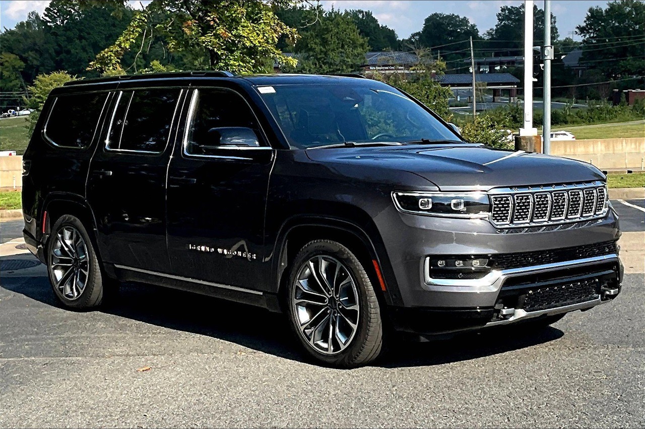 2024 Jeep Grand Wagoneer III photo 2