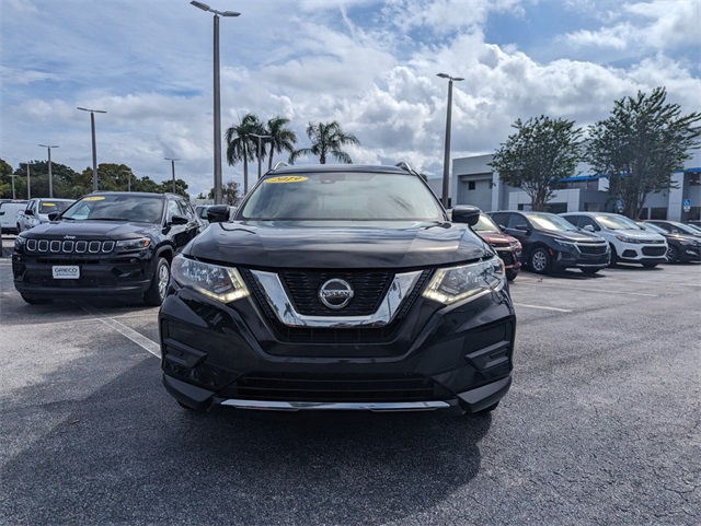 2019 Nissan Rogue SV photo 3