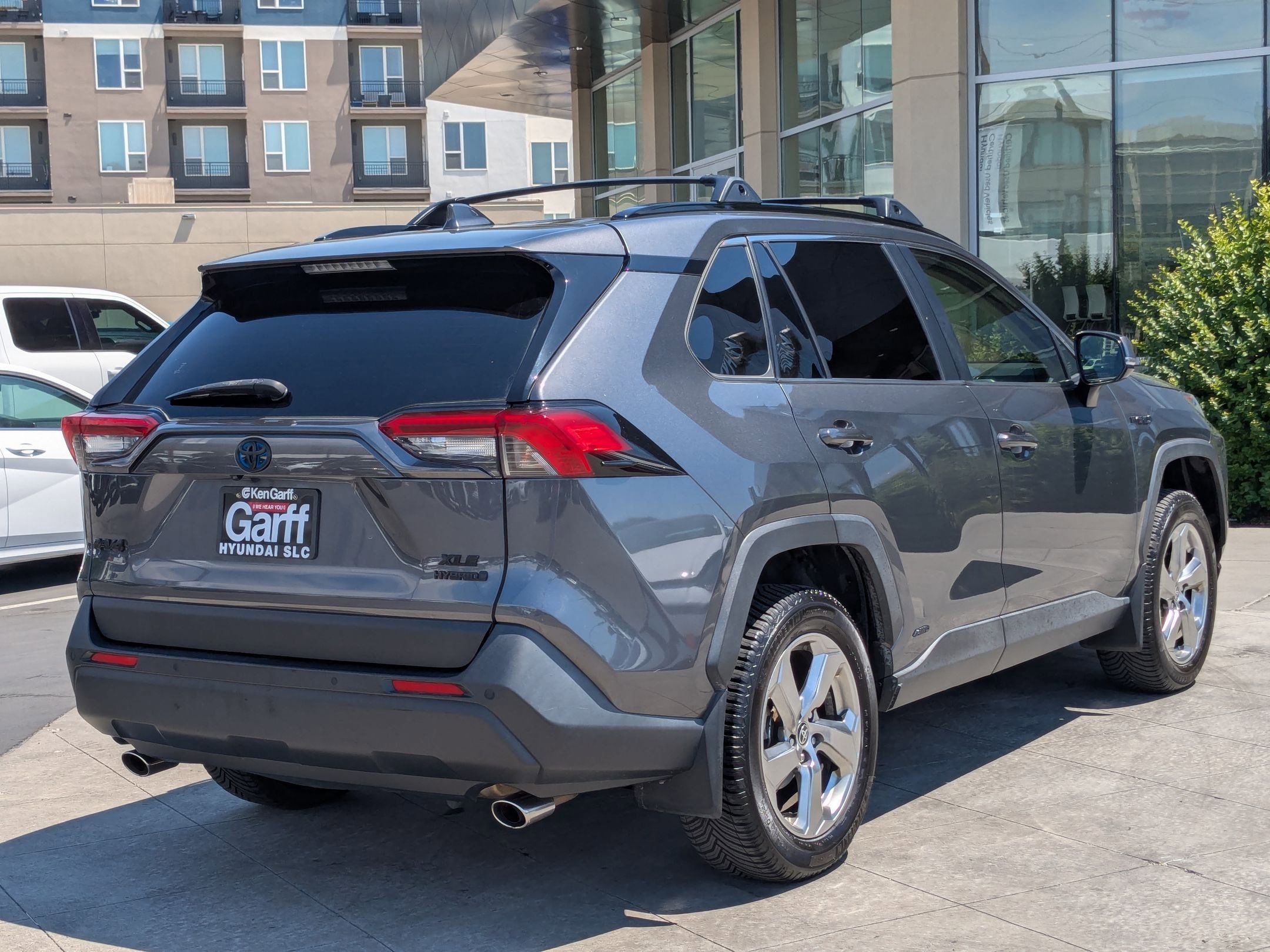 2021 Toyota RAV4 XLE Premium photo 3
