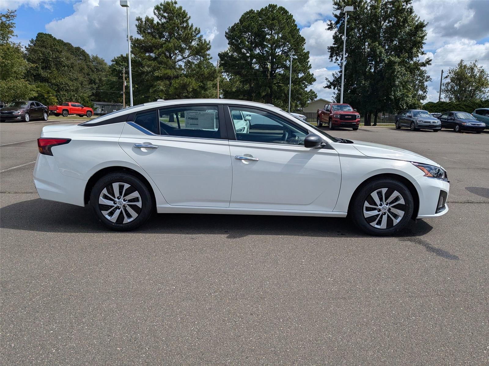 2025 Nissan Altima S photo 4