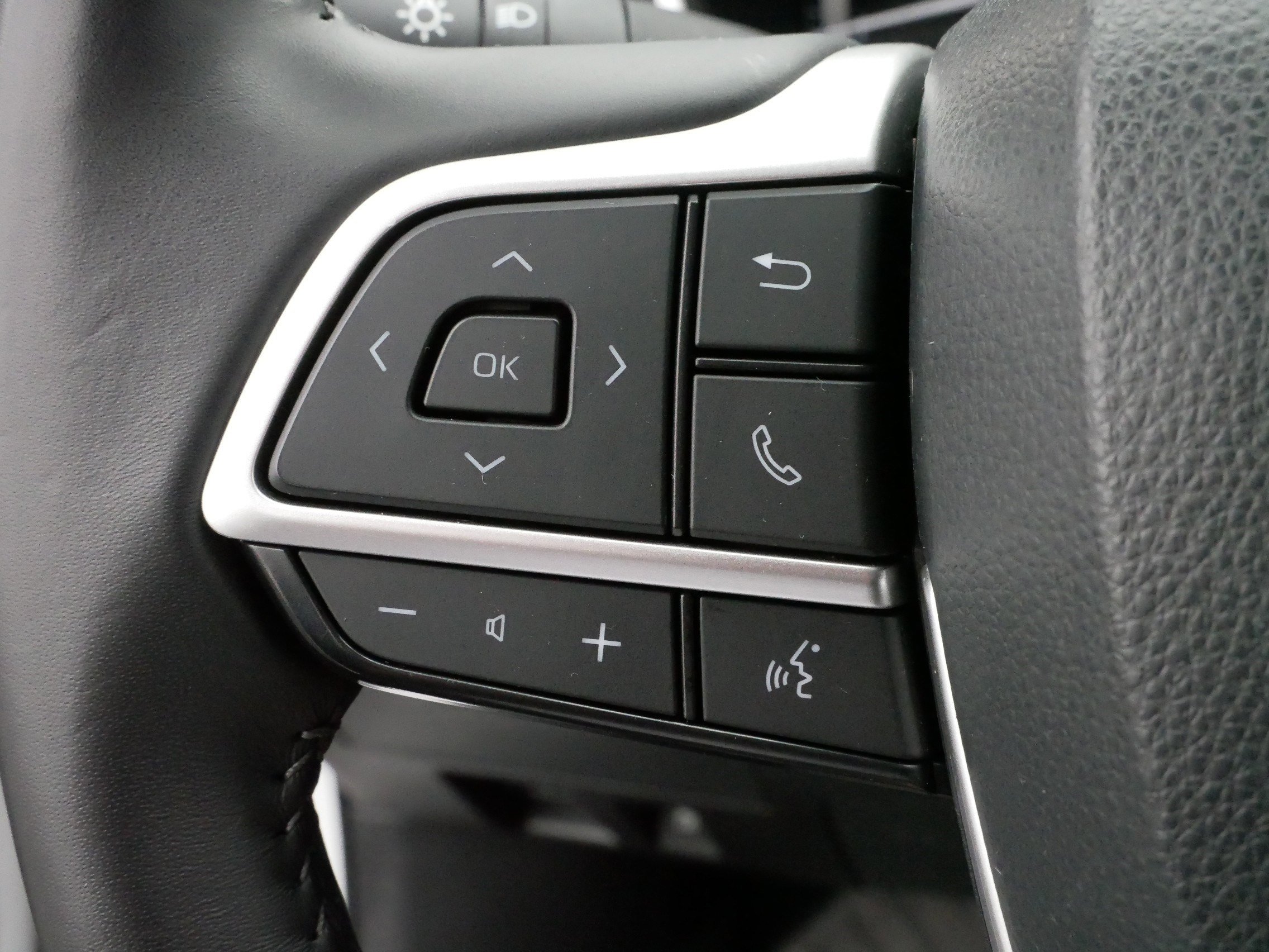 2024 Toyota Highlander XLE photo 27