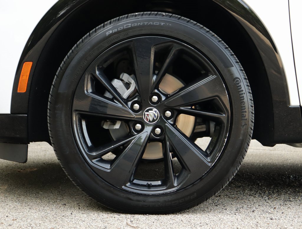 Used 2022 Summit White Buick Essence image 38