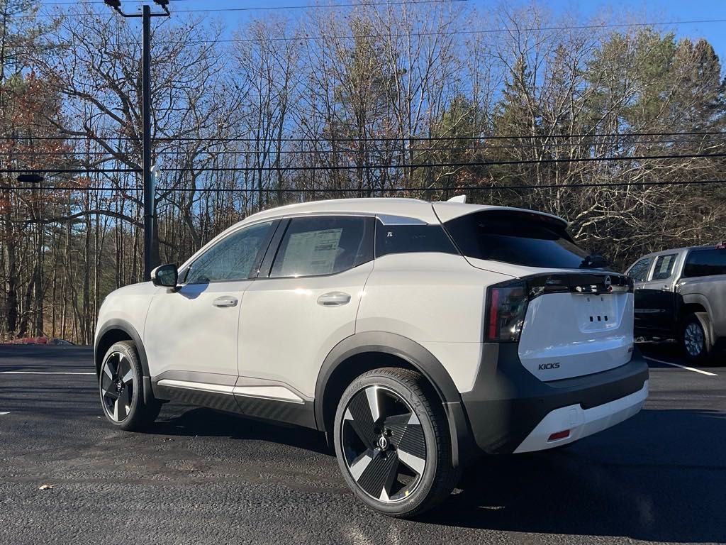 2025 Nissan Kicks SR photo 5