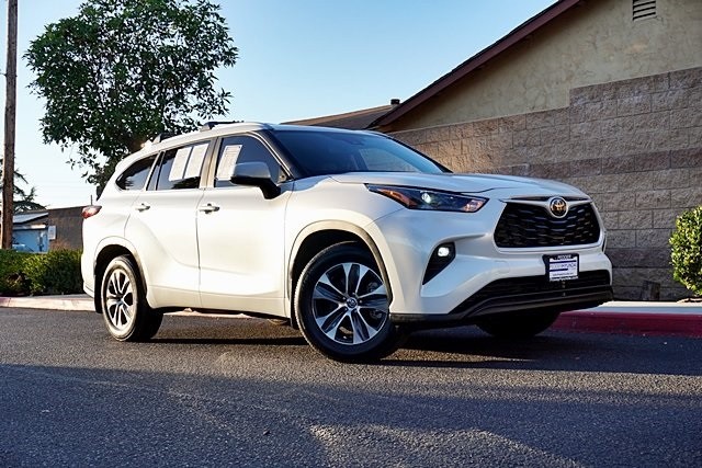 2024 Toyota Highlander LE