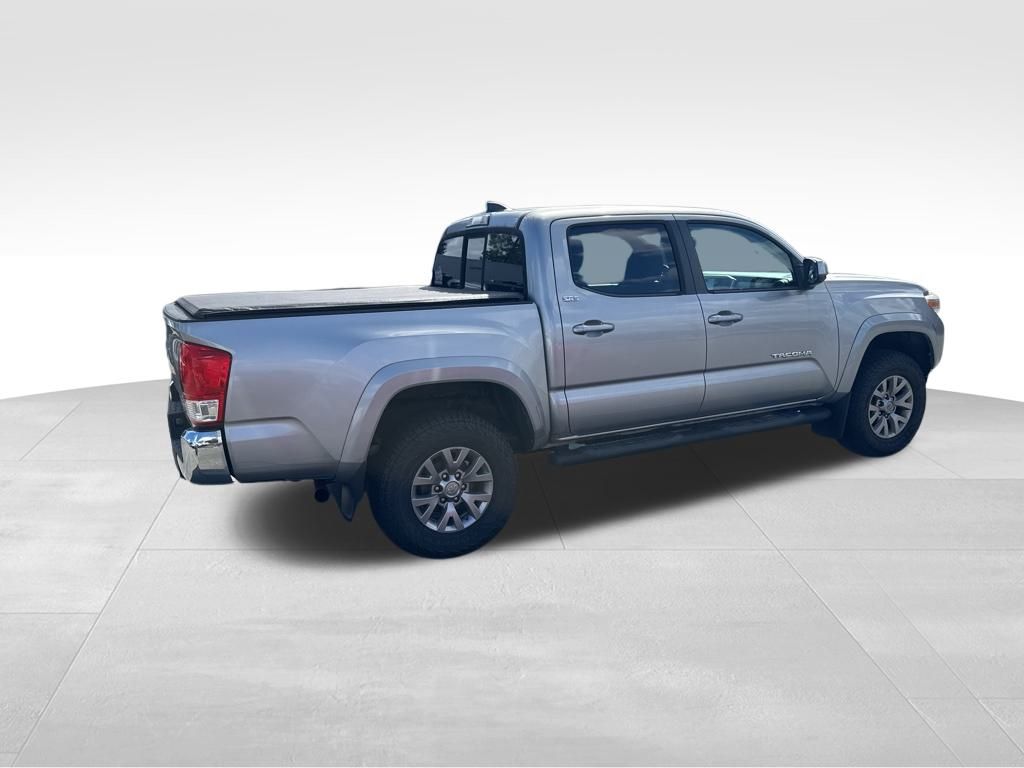 2017 Toyota Tacoma SR5 photo 3