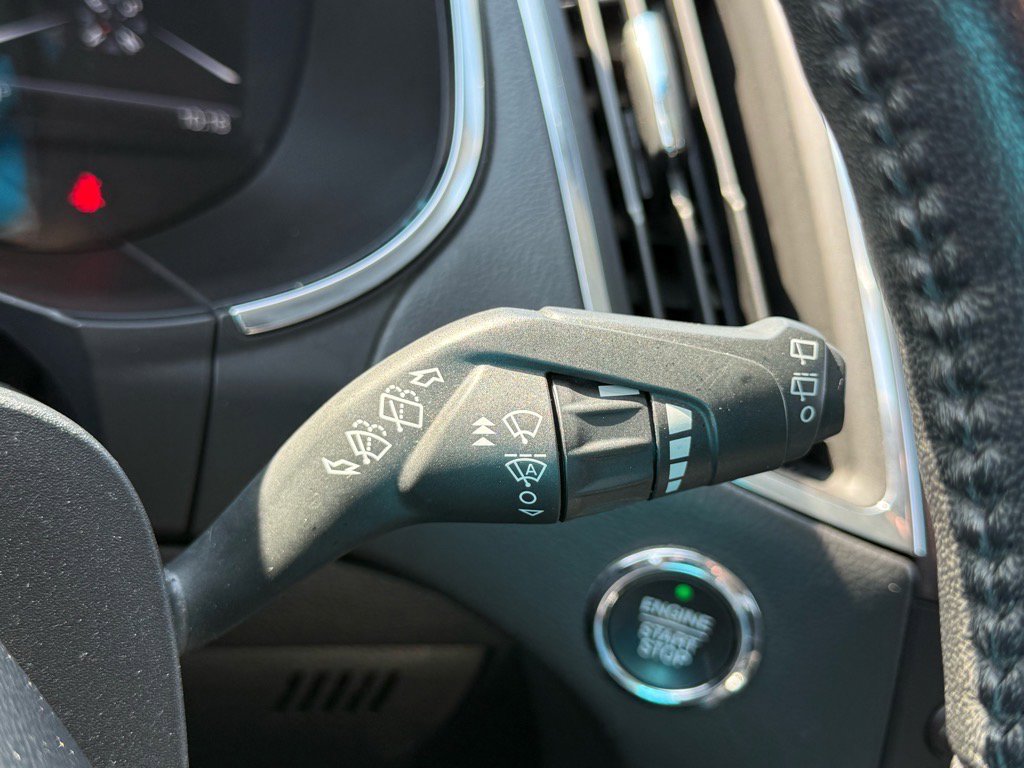 2020 Ford Edge Titanium photo 25