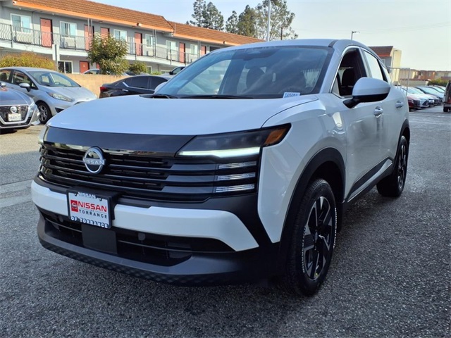 2025 Nissan Kicks SV photo 3