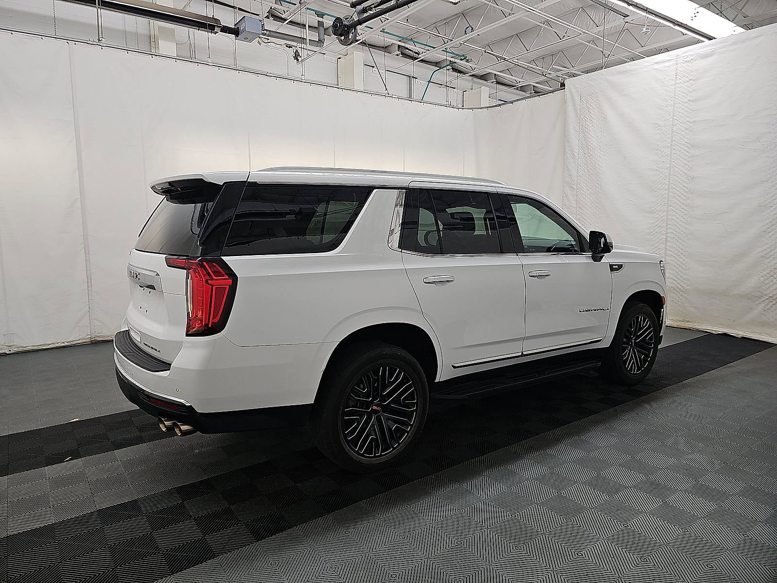 2021 Gmc Yukon Denali photo 3