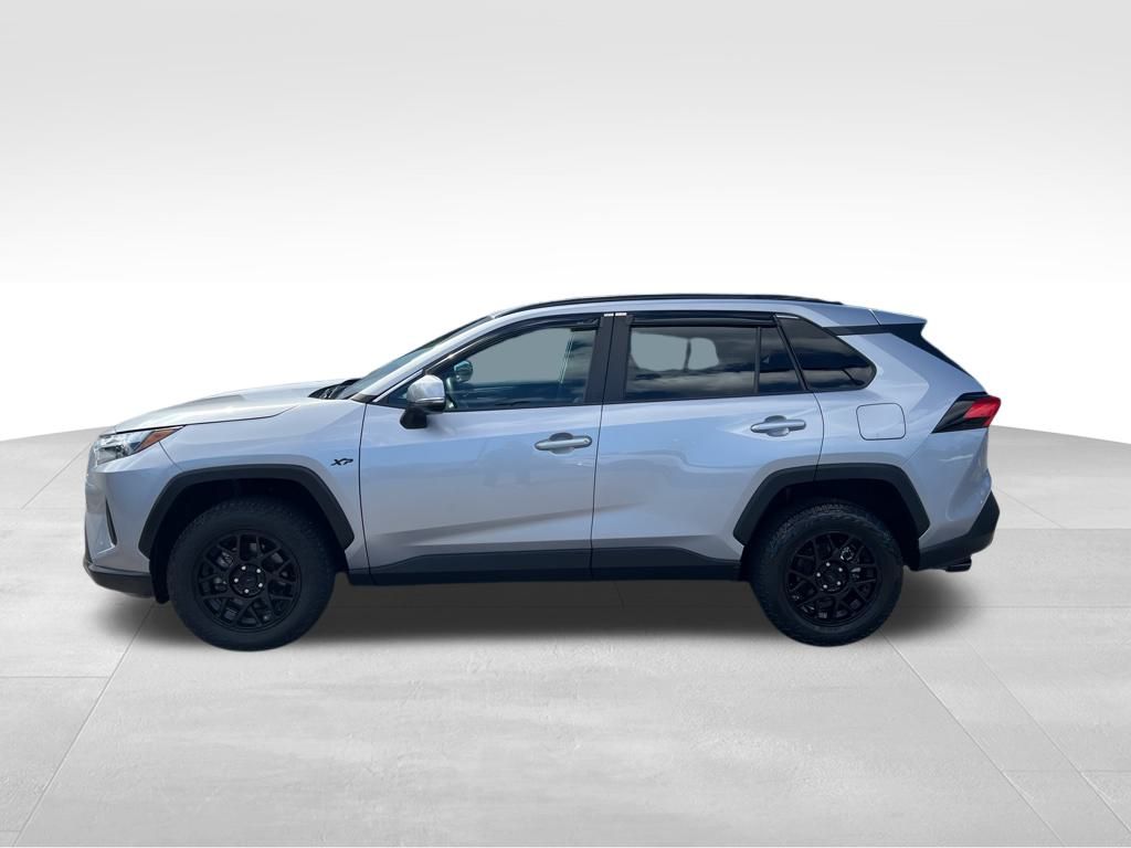 2023 Toyota RAV4 XLE photo 2