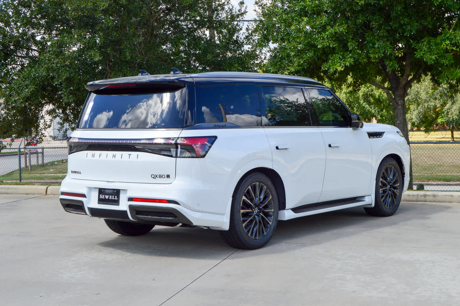 2026 Infiniti QX80 photo 3