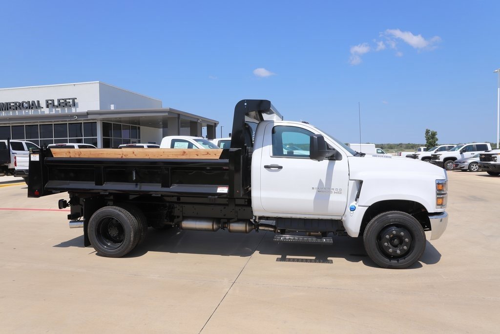 2024 Chevrolet Silverado 5500HD Work Truck photo 3