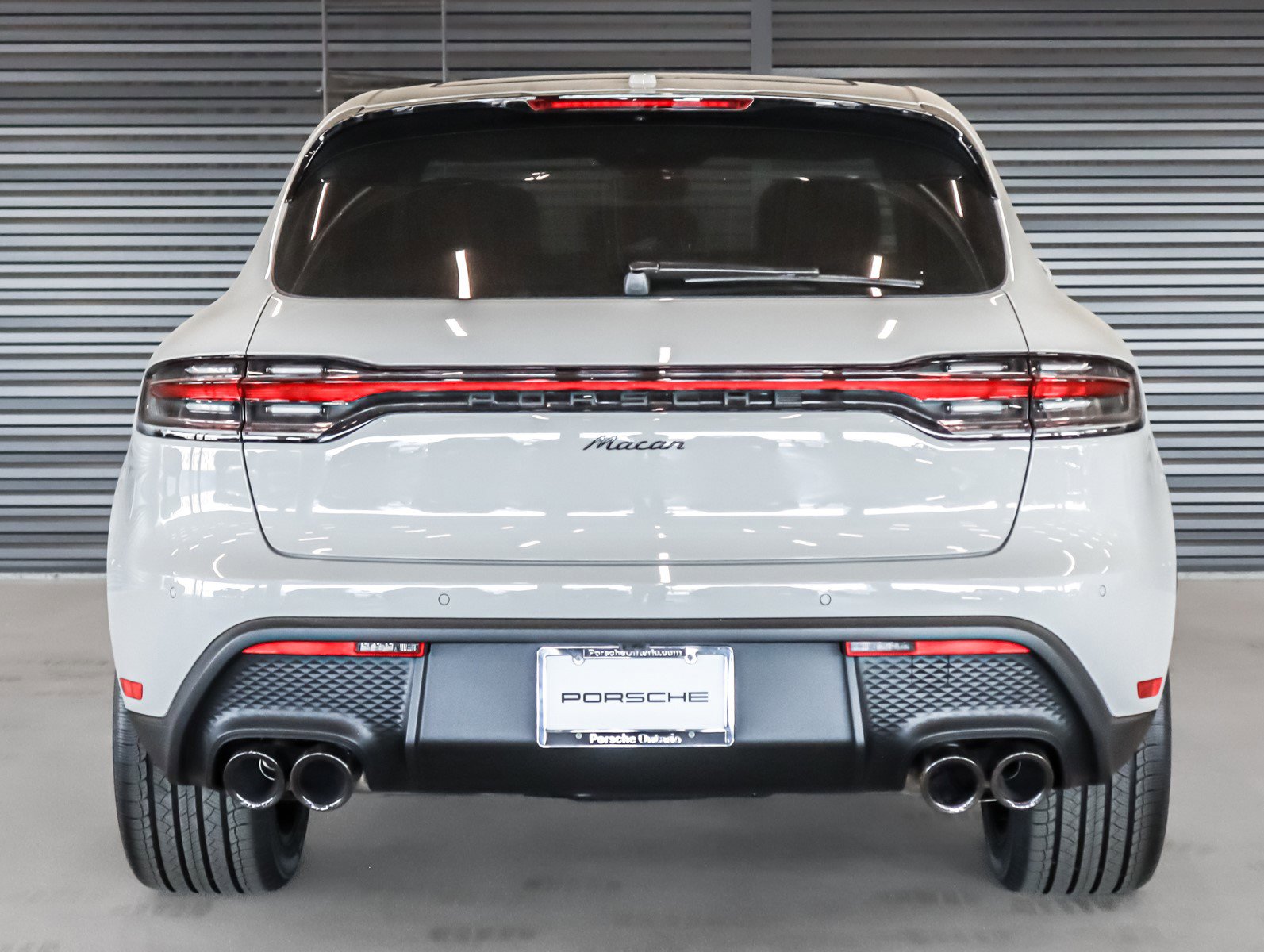2026 Porsche Macan T photo 8
