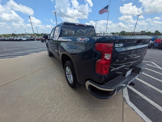 2023 Chevrolet Silverado 1500 LT photo 2