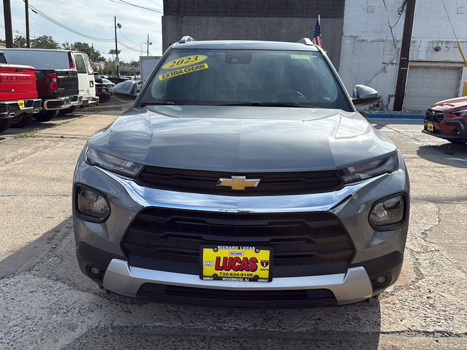 2023 Chevrolet Trailblazer LT photo 2