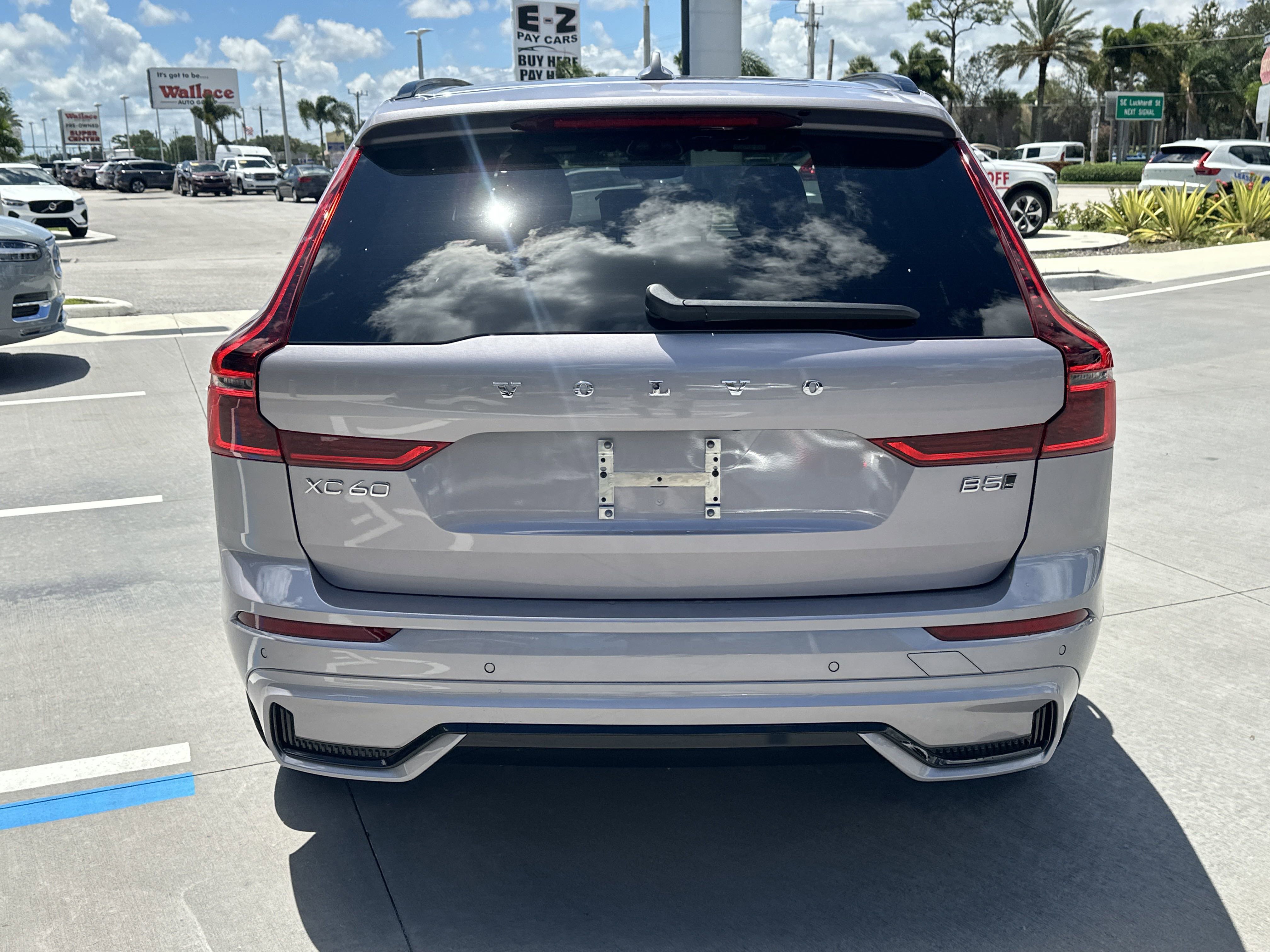 2026 Volvo XC60 B5 Core photo 2