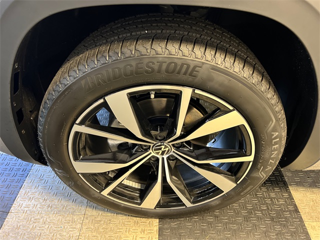 2026 Volkswagen Atlas Cross Sport SEL Premium R-Line photo 9