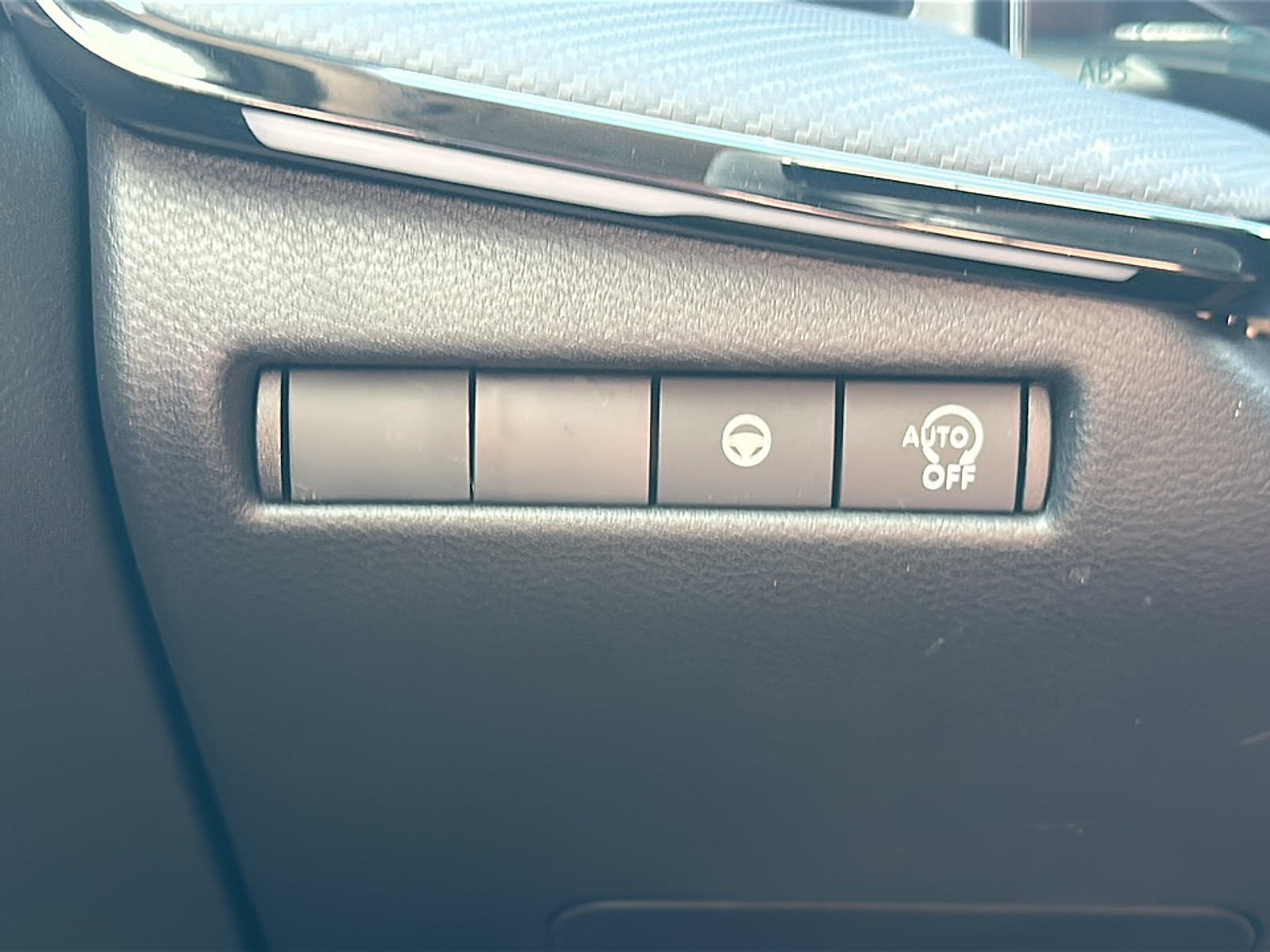 2025 Nissan Kicks SR photo 7